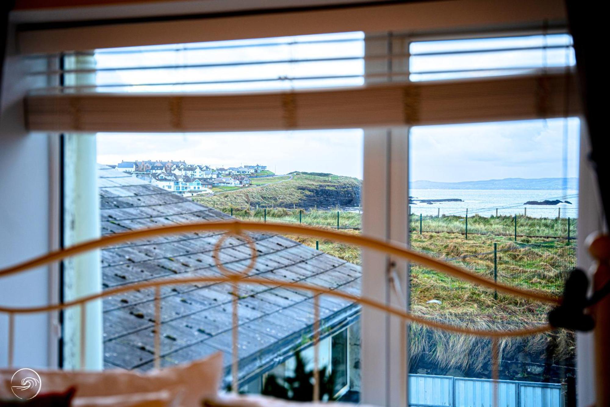 5 West Beach - Portrush By The Sea Exterior photo
